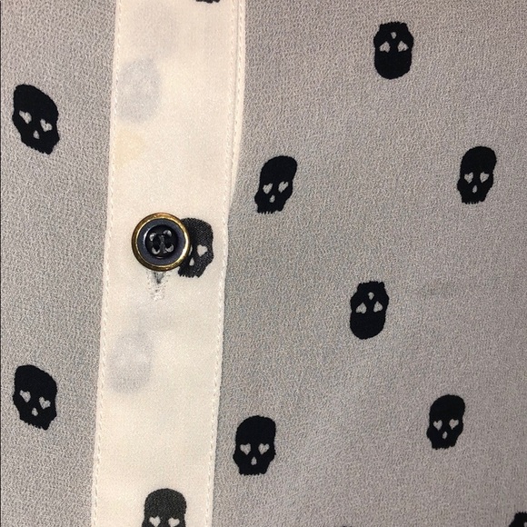 Mini skull button down blouse - Picture 2 of 4